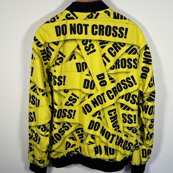DO NOT CROSS Windbreaker - Picture 3 of 3
